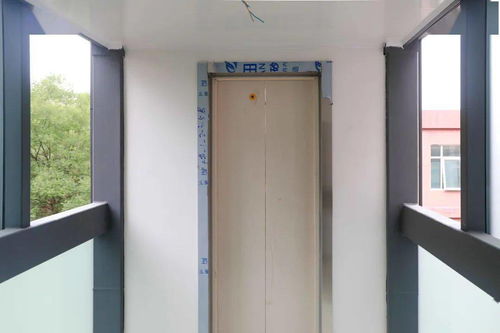 石景山某小區老樓電梯增設工程進入收尾階段，居民“一鍵直達”生活指日可待